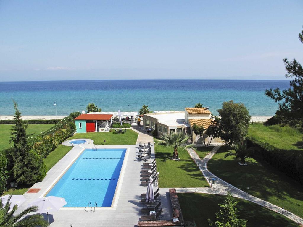 Hotel Azur Kriopijí Kültér fotó
