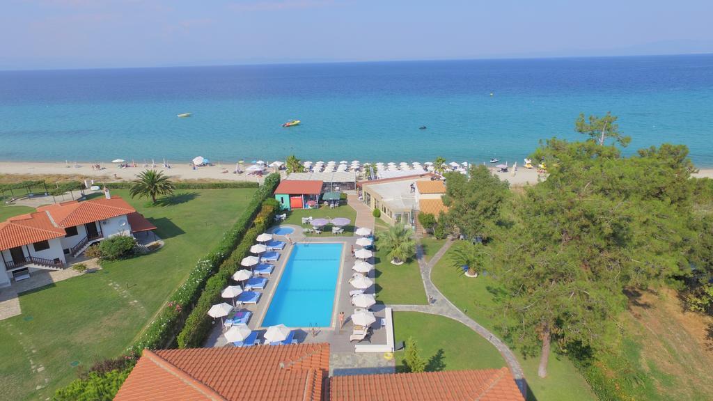 Hotel Azur Kriopijí Kültér fotó