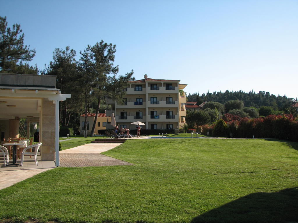 Hotel Azur Kriopijí Kültér fotó