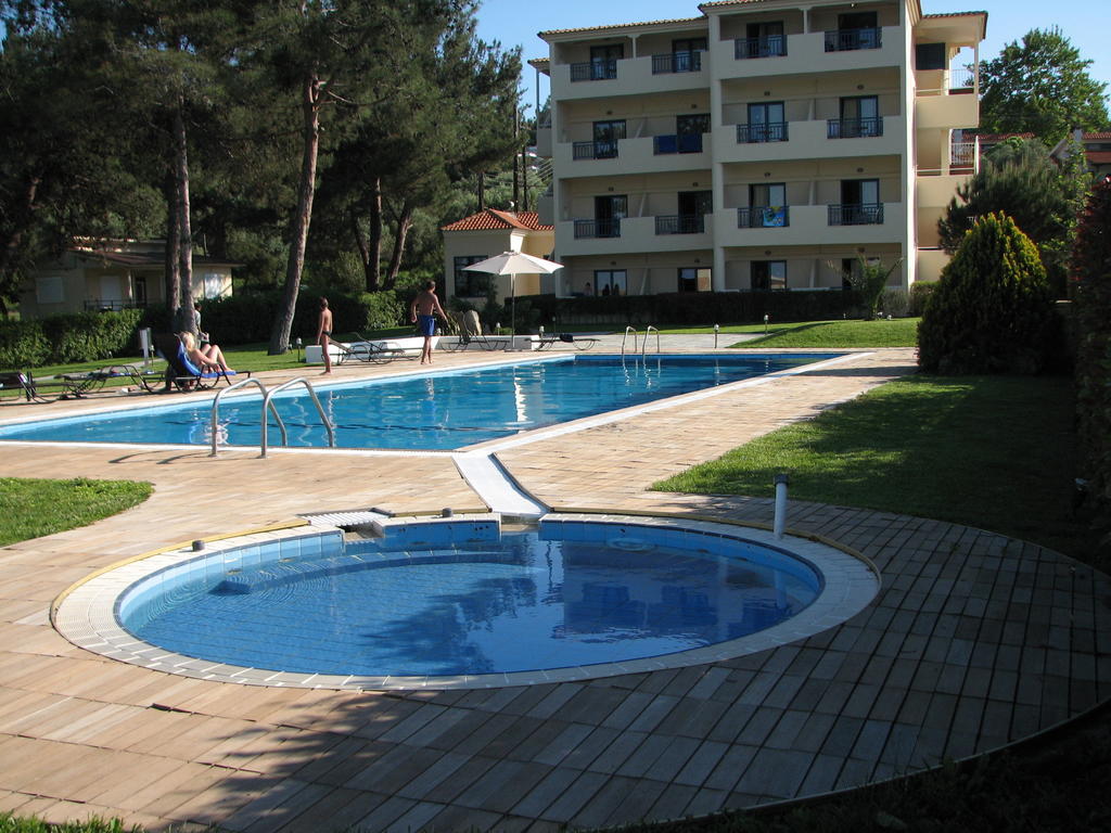 Hotel Azur Kriopijí Kültér fotó