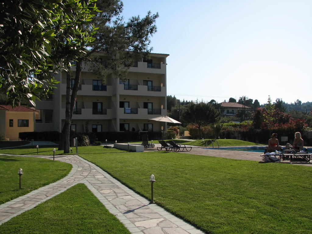 Hotel Azur Kriopijí Kültér fotó