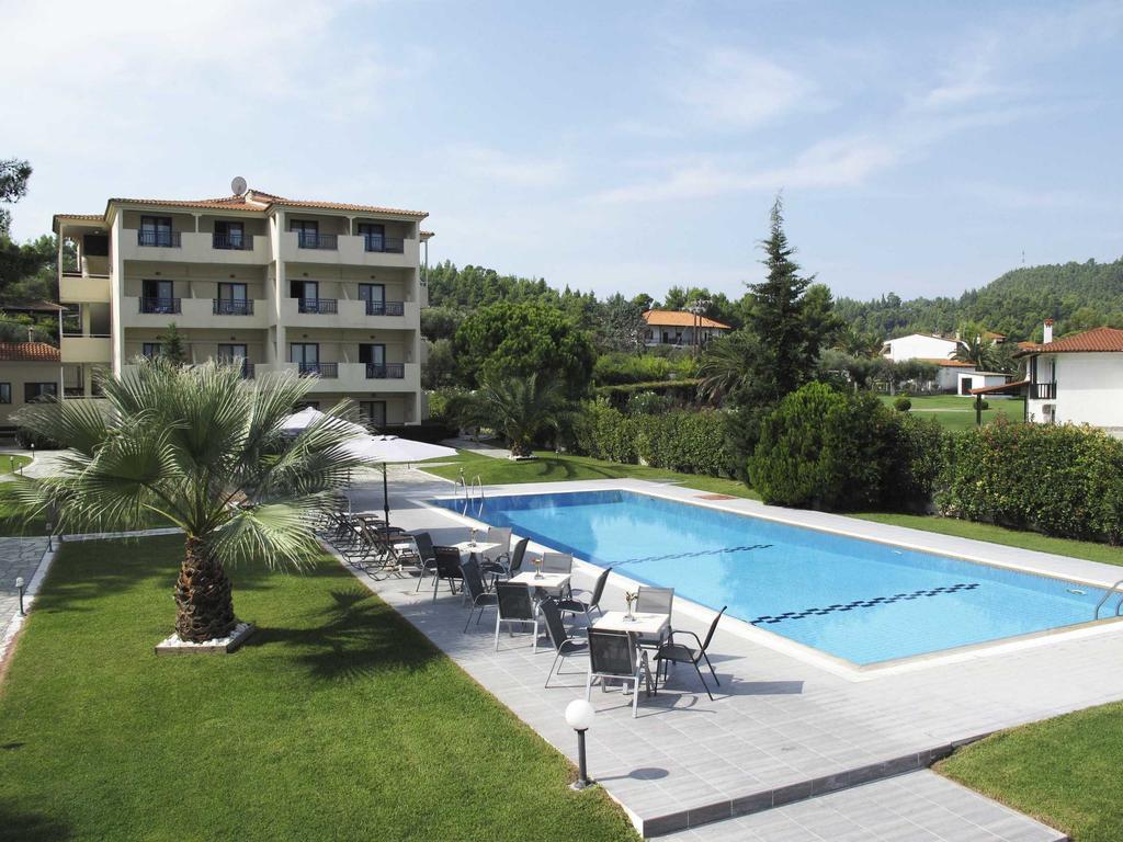 Hotel Azur Kriopijí Kültér fotó