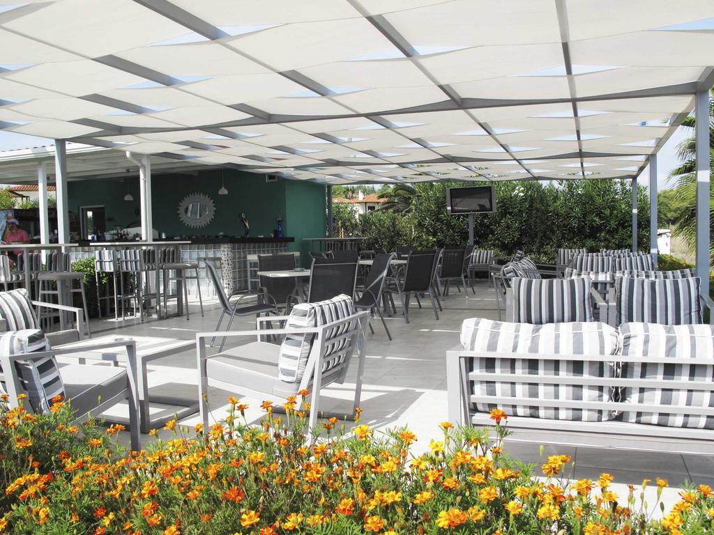 Hotel Azur Kriopijí Kültér fotó