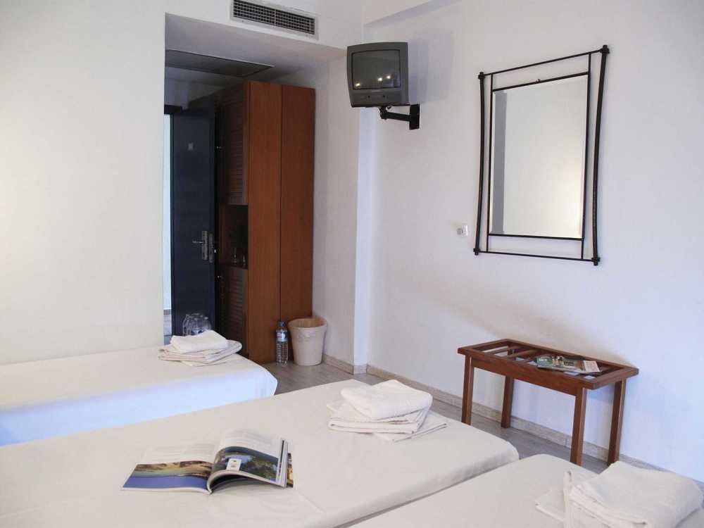Hotel Azur Kriopijí Kültér fotó