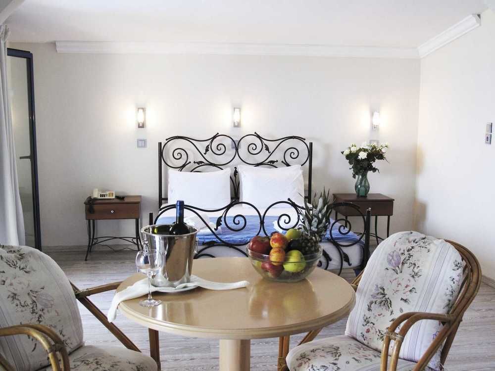 Hotel Azur Kriopijí Kültér fotó