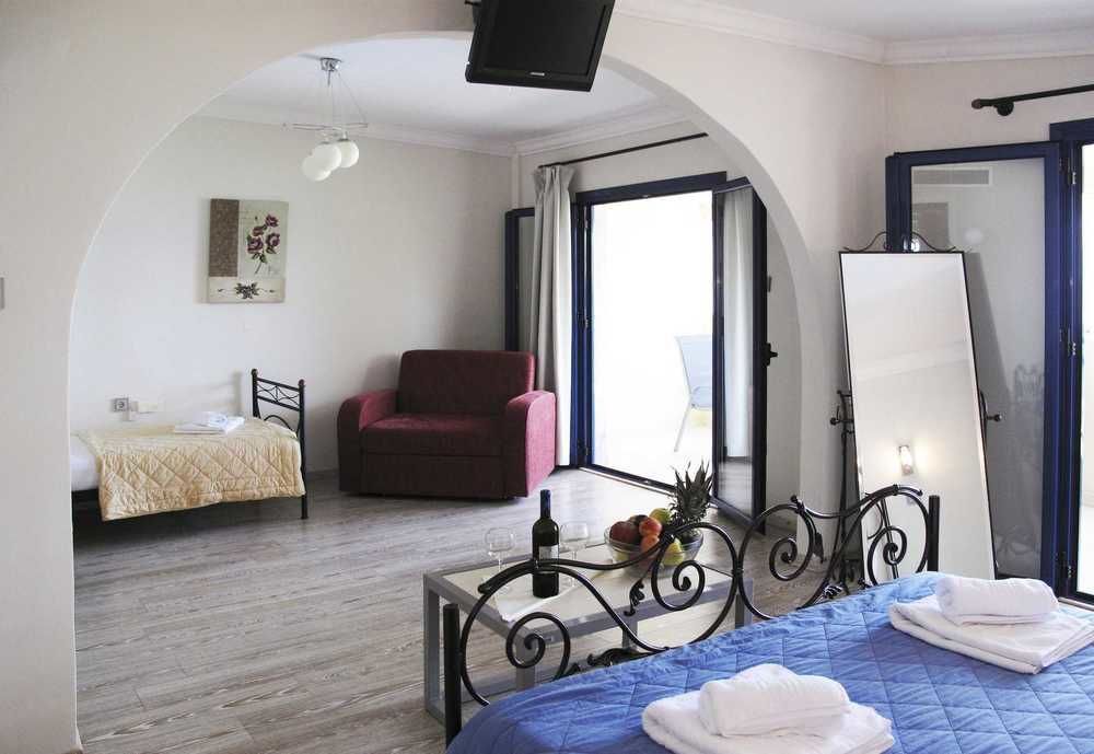Hotel Azur Kriopijí Kültér fotó