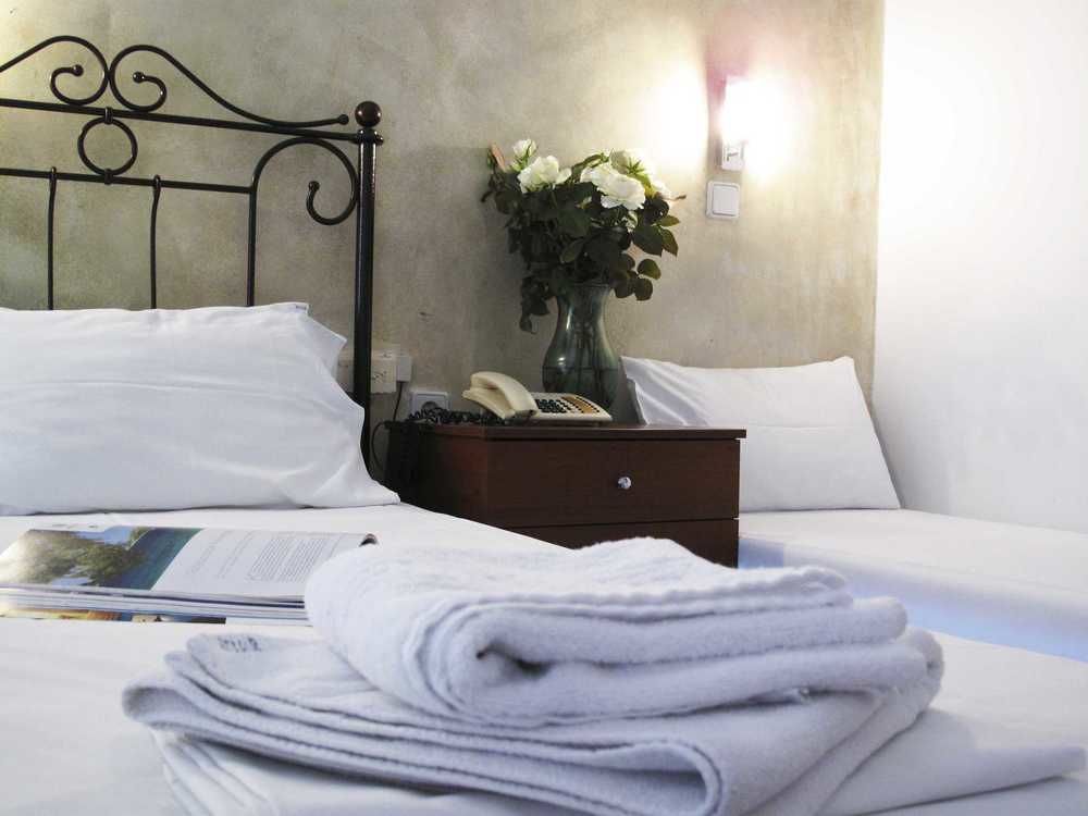 Hotel Azur Kriopijí Kültér fotó